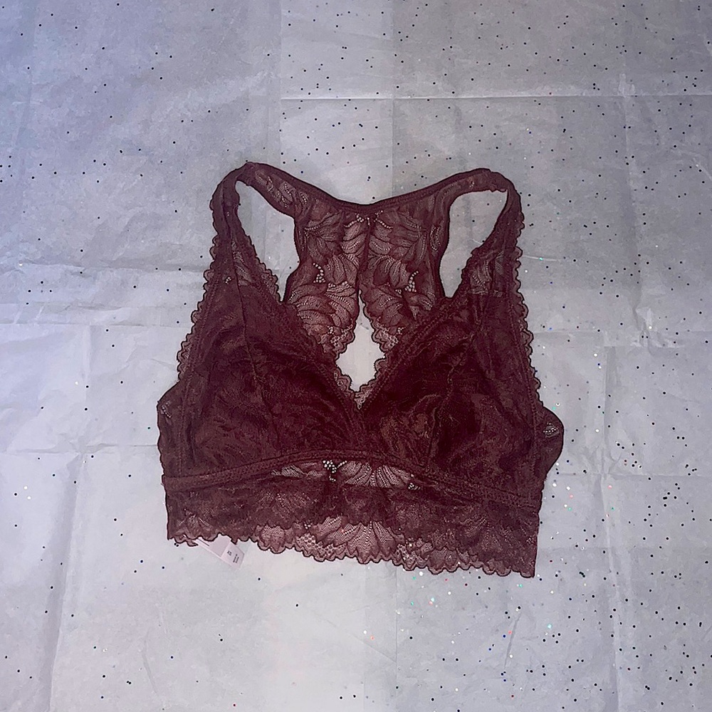 burgundy bralette in perfect condition. no padding. lace design
